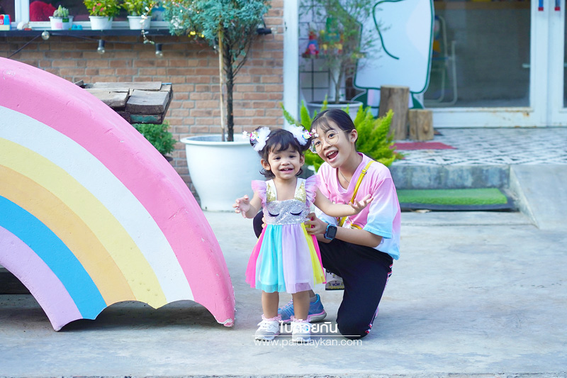 ร้านกาแฟลาดพร้าว, คาเฟ่ลาดพร้าว, ริ คาเฟ่, ริ คาเฟ่  ร้านกาแฟสไตล์ของเล่นสุดคิวท์