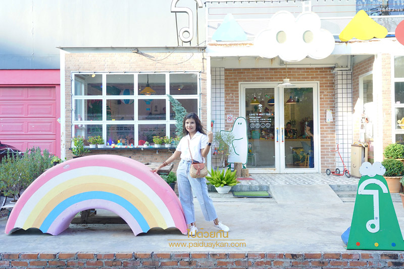 ร้านกาแฟลาดพร้าว, คาเฟ่ลาดพร้าว, ริ คาเฟ่, ริ คาเฟ่  ร้านกาแฟสไตล์ของเล่นสุดคิวท์