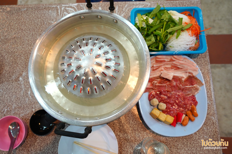 เที่ยวเชียงใหม่, สวนป่าดอยบ่อหลวง, เที่ยวอำเภอฮอด, สวนป่าดอยบ่อหลวง พักบ้านไม้สวย รถบ้าน กลางป่าสน