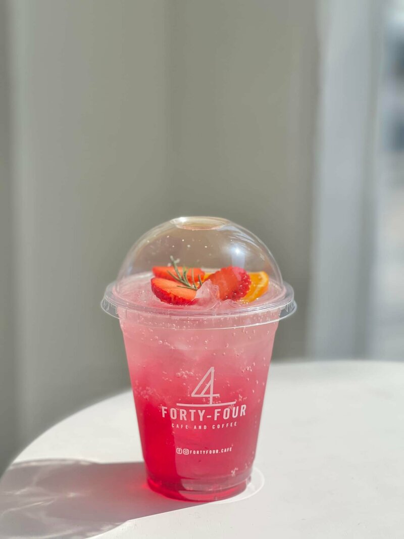 คาเฟ่ บางแสน ชี้พิกัดคาเฟ่บรรยากาศดี มีร้านติดริมทะเล ที่สายคาเฟ่ห้ามพลาดเมื่อไปชลบุรี!