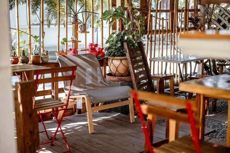 คาเฟ่ บางแสน ชี้พิกัดคาเฟ่บรรยากาศดี มีร้านติดริมทะเล ที่สายคาเฟ่ห้ามพลาดเมื่อไปชลบุรี!