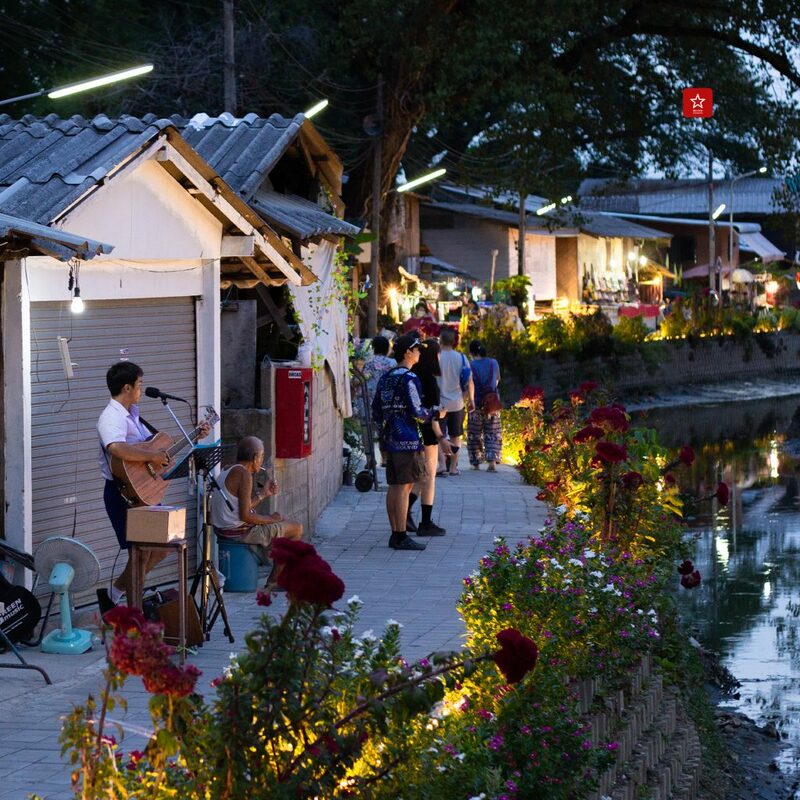 reviewchiangmai, คลองแม่ข่า, ที่เที่ยวเชียงใหม่, รีวิวเชียงใหม่, โอตารุเชียงใหม่, คลองแม่ข่า โอตารุ เชียงใหม่ บรรยากาศตอนเย็นที่สุดแสนจะพลุกพล่าน