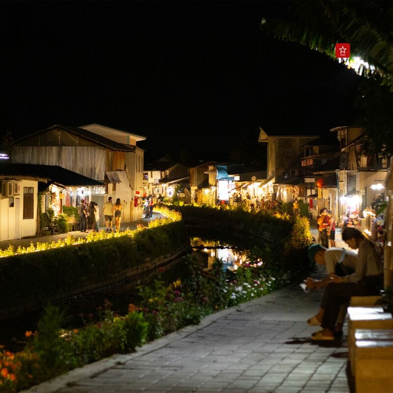 reviewchiangmai, คลองแม่ข่า, ที่เที่ยวเชียงใหม่, รีวิวเชียงใหม่, โอตารุเชียงใหม่, คลองแม่ข่า โอตารุ เชียงใหม่ บรรยากาศตอนเย็นที่สุดแสนจะพลุกพล่าน