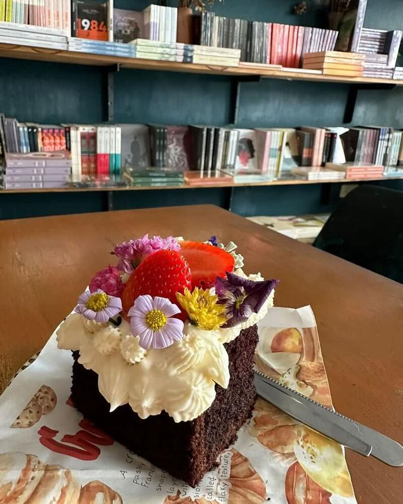 top 12+ ร้าน book cafe' คาเฟ่น่านั่งของคนรักหนังสือ @กรุงเทพฯ