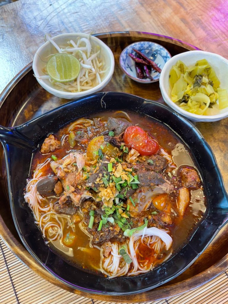 top 15+ ร้านอาหารเหนือ อร่อยแบบคนล้านนา อยู่ไหนก็ลำได้ (อัปเดต 2024)