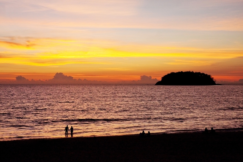 aquaria phuket, aquariaphuket, banana beach, blackrock, blackrockviewpoint, hanuman world, honeymoon island, katabeach, maikhaobeach, nuibeach, phuket, phuket fantasea, phuket old town, phuketfantasea, streetartภูเก็ต, tiger kingdom phuket, จุดชมวิวผาหินดำ, จุดชมวิวเขารัง, ตลาดอาหารทะเล ภูเก็ต, ตลาดอาหารทะเล ราไวย์, ท่องเที่ยวภูเก็ต, ที่เที่ยวภูเก็ต, ที่เที่ยวภูเก็ต 2024, ที่เที่ยวภูเก็ต 2567, น้ำตกโตนไทร, ประภาคารกาญจนาภิเษก, ป่าตอง, ผาหินดำ, พระผุด ภูเก็ต, พระมิ่งมงคลเอกนาคคีรี, พระใหญ่ภูเก็ต, พระใหญ่เมืองภูเก็ต, พิพิธภัณฑ์สัตว์น้ำ, ภูเก็ต, ภูเก็ต 2024, ภูเก็ต 2567, ภูเก็ตแฟนตาซี, มหัศจรรย์กมลา, ย่านเมืองเก่าภูเก็ต, วัดพระทอง, วัดพระผุด, สวนเสือภูเก็ต, หนุมานเวิลด์, หาดกล้วย, หาดกะตะ, หาดนุ้ย, หาดป่าตอง, หาดไม้ขาว, อควาเรียภูเก็ต, อควาเรียม ภูเก็ต, เกาะรูปหัวใจ ภูเก็ต, เกาะเฮ, เกาะแก้วพิศดาร, เกาะแก้วใหญ่, เกาะไม้ท่อน, เขารัง, เที่ยวภูเก็ต, เที่ยวภูเก็ต 2024, เที่ยวภูเก็ต 2567, แหลมพรหมเทพ, top 20+ ที่เที่ยวภูเก็ต [กรกฎาคม 2024] สวรรค์ของคนรักทะเล เมืองแห่งไข่มุกอันดามันและธรรมชาติอันงดงาม