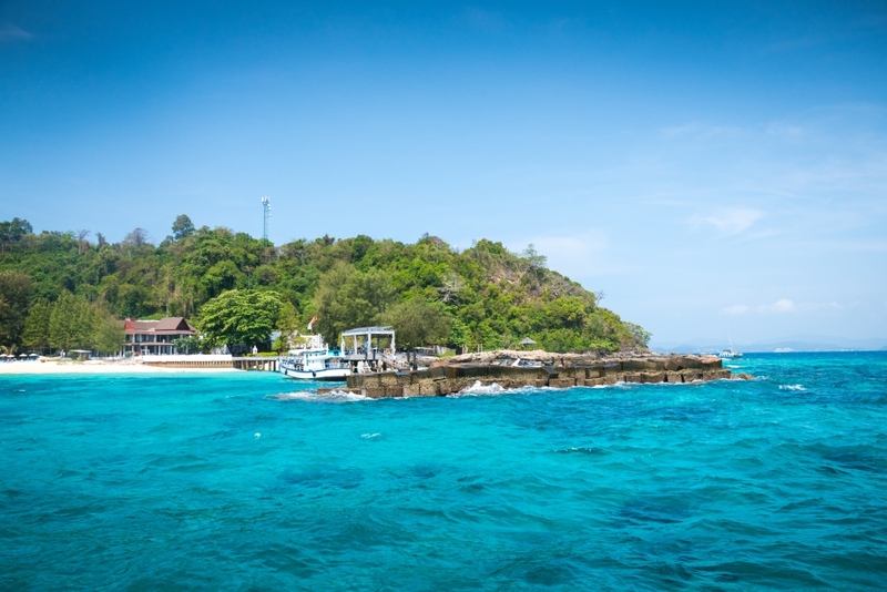 aquaria phuket, aquariaphuket, banana beach, blackrock, blackrockviewpoint, hanuman world, honeymoon island, katabeach, maikhaobeach, nuibeach, phuket, phuket fantasea, phuket old town, phuketfantasea, streetartภูเก็ต, tiger kingdom phuket, จุดชมวิวผาหินดำ, จุดชมวิวเขารัง, ตลาดอาหารทะเล ภูเก็ต, ตลาดอาหารทะเล ราไวย์, ท่องเที่ยวภูเก็ต, ที่เที่ยวภูเก็ต, ที่เที่ยวภูเก็ต 2024, ที่เที่ยวภูเก็ต 2567, น้ำตกโตนไทร, ประภาคารกาญจนาภิเษก, ป่าตอง, ผาหินดำ, พระผุด ภูเก็ต, พระมิ่งมงคลเอกนาคคีรี, พระใหญ่ภูเก็ต, พระใหญ่เมืองภูเก็ต, พิพิธภัณฑ์สัตว์น้ำ, ภูเก็ต, ภูเก็ต 2024, ภูเก็ต 2567, ภูเก็ตแฟนตาซี, มหัศจรรย์กมลา, ย่านเมืองเก่าภูเก็ต, วัดพระทอง, วัดพระผุด, สวนเสือภูเก็ต, หนุมานเวิลด์, หาดกล้วย, หาดกะตะ, หาดนุ้ย, หาดป่าตอง, หาดไม้ขาว, อควาเรียภูเก็ต, อควาเรียม ภูเก็ต, เกาะรูปหัวใจ ภูเก็ต, เกาะเฮ, เกาะแก้วพิศดาร, เกาะแก้วใหญ่, เกาะไม้ท่อน, เขารัง, เที่ยวภูเก็ต, เที่ยวภูเก็ต 2024, เที่ยวภูเก็ต 2567, แหลมพรหมเทพ, top 20+ ที่เที่ยวภูเก็ต [กรกฎาคม 2024] สวรรค์ของคนรักทะเล เมืองแห่งไข่มุกอันดามันและธรรมชาติอันงดงาม