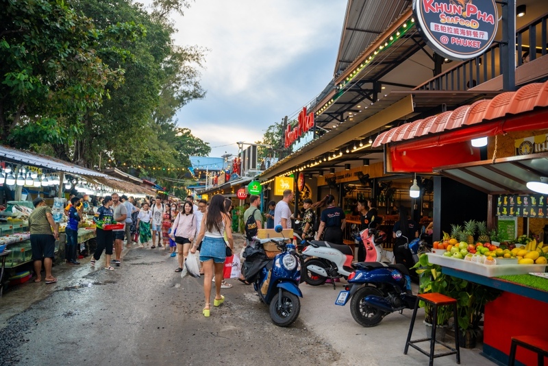 aquaria phuket, aquariaphuket, banana beach, blackrock, blackrockviewpoint, hanuman world, honeymoon island, katabeach, maikhaobeach, nuibeach, phuket, phuket fantasea, phuket old town, phuketfantasea, streetartภูเก็ต, tiger kingdom phuket, จุดชมวิวผาหินดำ, จุดชมวิวเขารัง, ตลาดอาหารทะเล ภูเก็ต, ตลาดอาหารทะเล ราไวย์, ท่องเที่ยวภูเก็ต, ที่เที่ยวภูเก็ต, ที่เที่ยวภูเก็ต 2024, ที่เที่ยวภูเก็ต 2567, น้ำตกโตนไทร, ประภาคารกาญจนาภิเษก, ป่าตอง, ผาหินดำ, พระผุด ภูเก็ต, พระมิ่งมงคลเอกนาคคีรี, พระใหญ่ภูเก็ต, พระใหญ่เมืองภูเก็ต, พิพิธภัณฑ์สัตว์น้ำ, ภูเก็ต, ภูเก็ต 2024, ภูเก็ต 2567, ภูเก็ตแฟนตาซี, มหัศจรรย์กมลา, ย่านเมืองเก่าภูเก็ต, วัดพระทอง, วัดพระผุด, สวนเสือภูเก็ต, หนุมานเวิลด์, หาดกล้วย, หาดกะตะ, หาดนุ้ย, หาดป่าตอง, หาดไม้ขาว, อควาเรียภูเก็ต, อควาเรียม ภูเก็ต, เกาะรูปหัวใจ ภูเก็ต, เกาะเฮ, เกาะแก้วพิศดาร, เกาะแก้วใหญ่, เกาะไม้ท่อน, เขารัง, เที่ยวภูเก็ต, เที่ยวภูเก็ต 2024, เที่ยวภูเก็ต 2567, แหลมพรหมเทพ, top 20+ ที่เที่ยวภูเก็ต [กรกฎาคม 2024] สวรรค์ของคนรักทะเล เมืองแห่งไข่มุกอันดามันและธรรมชาติอันงดงาม