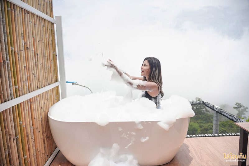 ภูทับเบิก, the world ภูทับเบิก, บ้านกระจกภูทับเบิก, ที่พักภูทับเบิก, the world พักบ้านกระจกภูทับเบิก มีอ่างอาบน้ำ วิวภูเขา สายหมอก