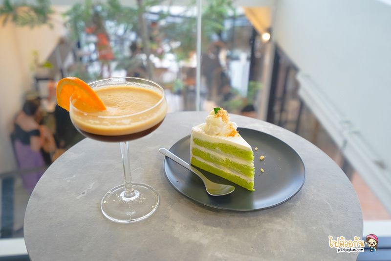 คาเฟ่ศรีราชา, ร้านกาแฟศรีราชา, ศรีราชา, prave cafe, prave cafe ศรีราชา, prave cafe ศรีราชา คาเฟ่ฟีลมินิมอล คลุมโทนขาวดำ ริมทะเล