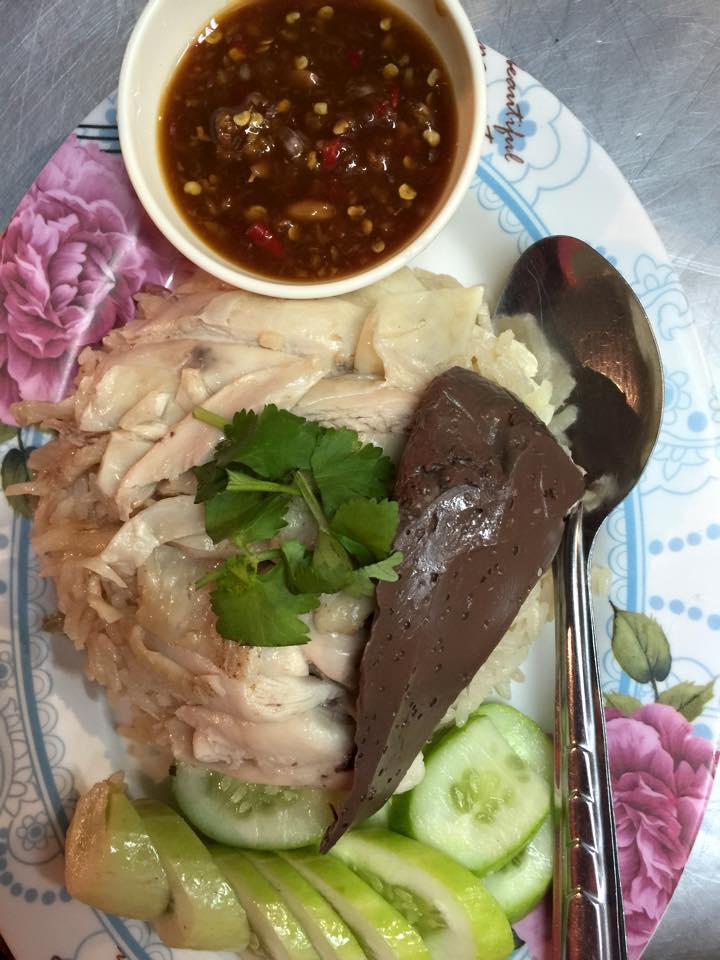 ร้านข้าวมันไก่ทั่วกรุงเทพเจ้าเด็ด (delivery) ไก่เนื้อฉ่ำแน่นจนต้องลอง