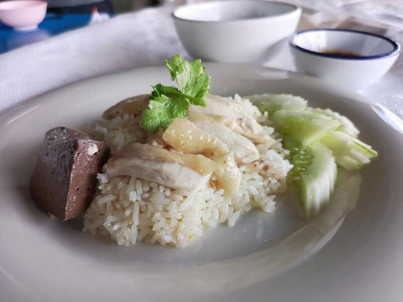 ร้านข้าวมันไก่ทั่วกรุงเทพเจ้าเด็ด (delivery) ไก่เนื้อฉ่ำแน่นจนต้องลอง