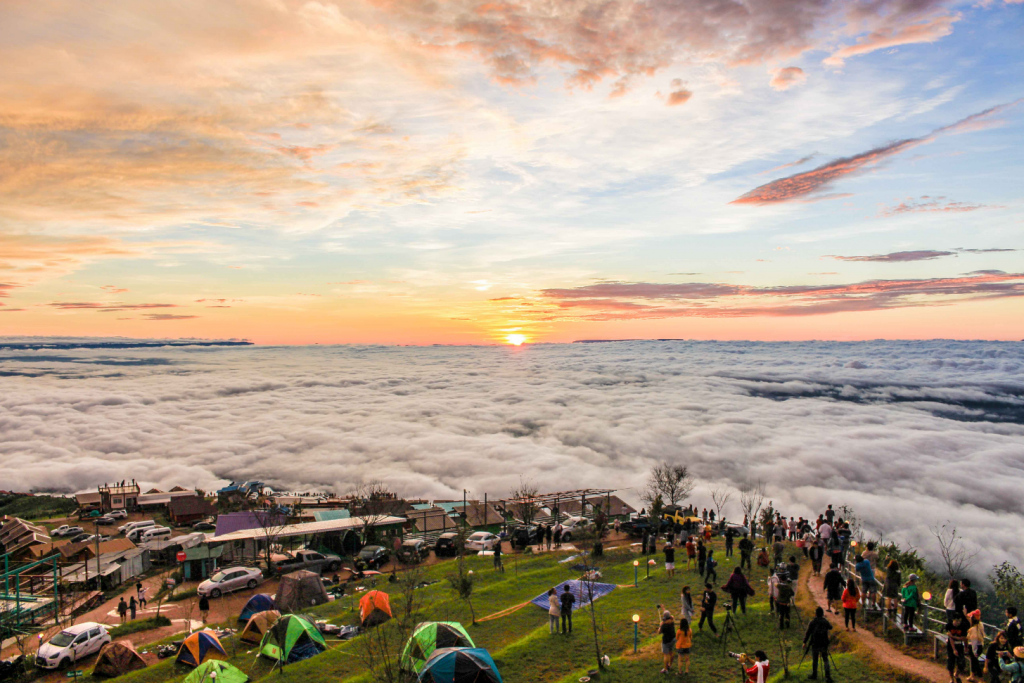 กิ่วแม่ปาน, จุดชมวิวดอยกิ่วลม, จุดชมวิวภูสอยดาว, ดอกหงอนนาค, ดอยกิ่วลม, ดอยหลวงเชียงดาว, ดอยอินทนนท์, ที่เที่ยวหน้าหนาว, ที่เที่ยวหน้าหนาว 2020, ที่เที่ยวหน้าหนาว 2563, ทุ่งดอกหงอนนาค, น้ำตกภูสอยดาว, น้ำตกแม่ยะ, ปางอุ๋ง, ปางอุ๋ง แม่ฮ่องสอน, พระมหาธาตุนภเมทนีดล, ภูชี้ฟ้า, ภูทับเบิก, ภูสอยดาว, ลานสน, ลานสนสามใบ, สะพานซูตองเป้, หมู่บ้านรักไทย, ห้วยน้ำดัง, เที่ยวกิ่วแม่ปาน, เที่ยวดอย, เที่ยวดอยอินทนนท์, เที่ยวปางอุ๋ง, เที่ยวภูชี้ฟ้า, เที่ยวภูทับเบิก, เที่ยวภูสอยดาว, เที่ยวหน้าหนาว, เที่ยวห้วยน้ำดัง, เที่ยวเชียงราย, เที่ยวเชียงใหม่, เที่ยวเพชรบูรณ์, เที่ยวแม่ฮ่องสอน, ไร่กะหล่ำปลี, top 9+ ที่เที่ยวหน้าหนาว สัมผัสสายหมอก และธรรมชาติของเมืองไทย