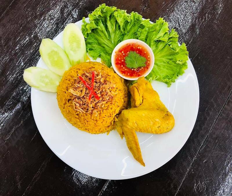 รวมร้านข้าวมันไก่ ภูเก็ต ข้าวหอม ไก่นุ่ม น้ำจิ้มเด็ด ร้านอร่อยที่ห้ามพลาด!