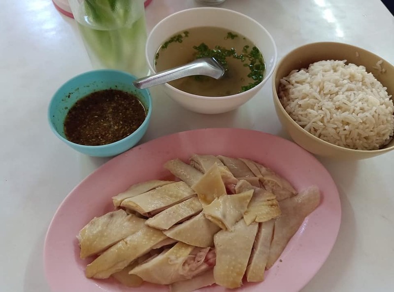 รวมร้านข้าวมันไก่ ภูเก็ต ข้าวหอม ไก่นุ่ม น้ำจิ้มเด็ด ร้านอร่อยที่ห้ามพลาด!