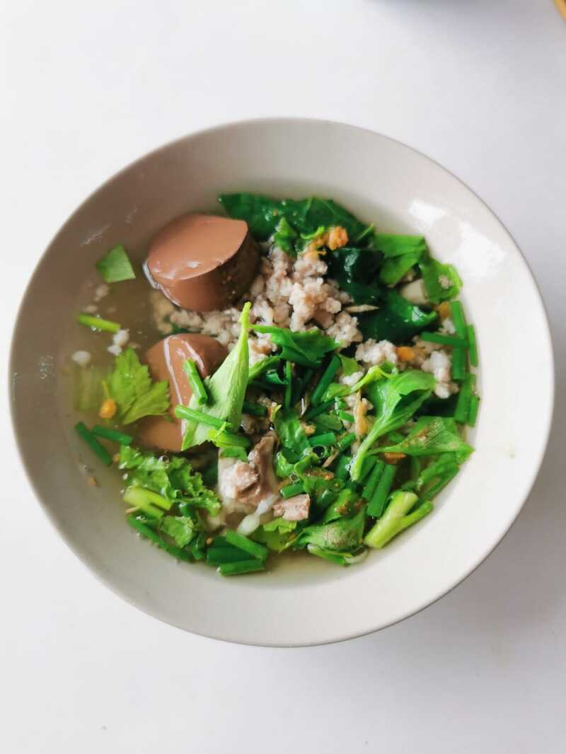 รวมร้านข้าวมันไก่ ภูเก็ต ข้าวหอม ไก่นุ่ม น้ำจิ้มเด็ด ร้านอร่อยที่ห้ามพลาด!