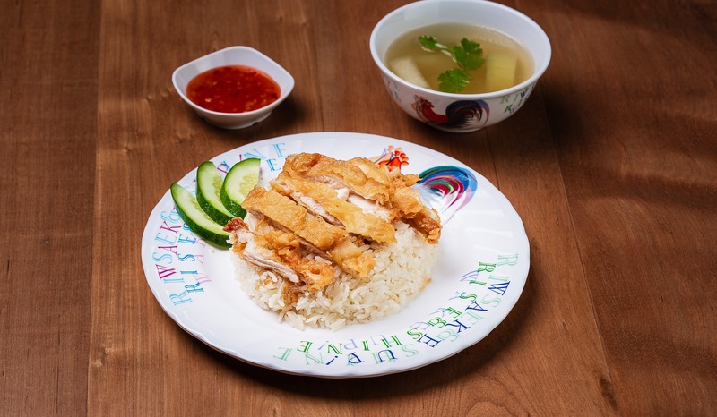 รวมร้านข้าวมันไก่ ภูเก็ต ข้าวหอม ไก่นุ่ม น้ำจิ้มเด็ด ร้านอร่อยที่ห้ามพลาด!