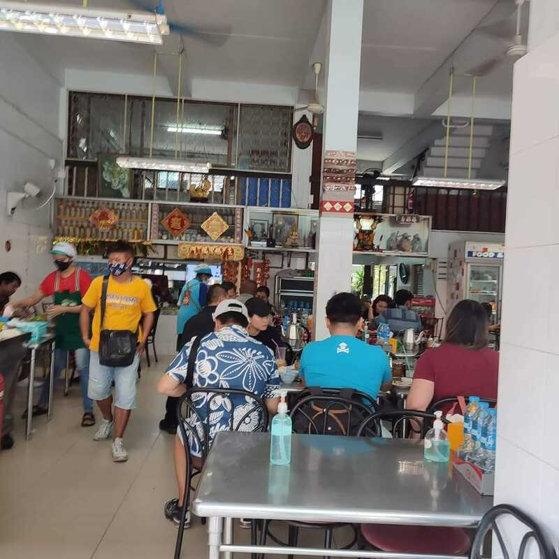 รวมร้านข้าวมันไก่ ภูเก็ต ข้าวหอม ไก่นุ่ม น้ำจิ้มเด็ด ร้านอร่อยที่ห้ามพลาด!