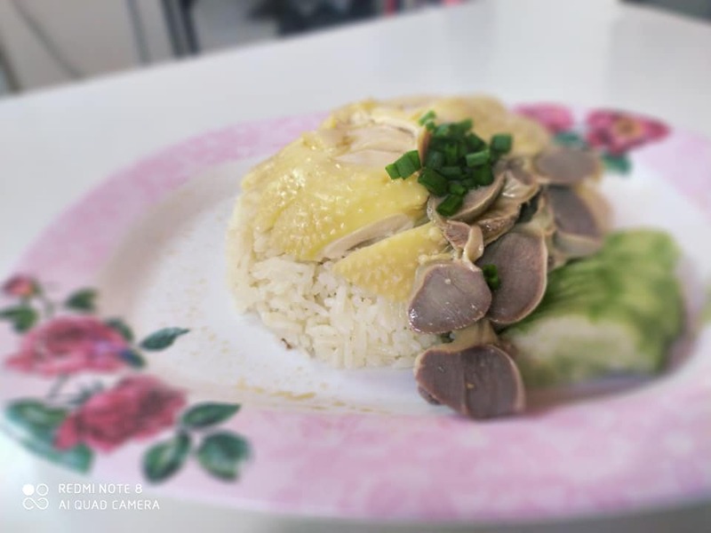 รวมร้านข้าวมันไก่ ภูเก็ต ข้าวหอม ไก่นุ่ม น้ำจิ้มเด็ด ร้านอร่อยที่ห้ามพลาด!