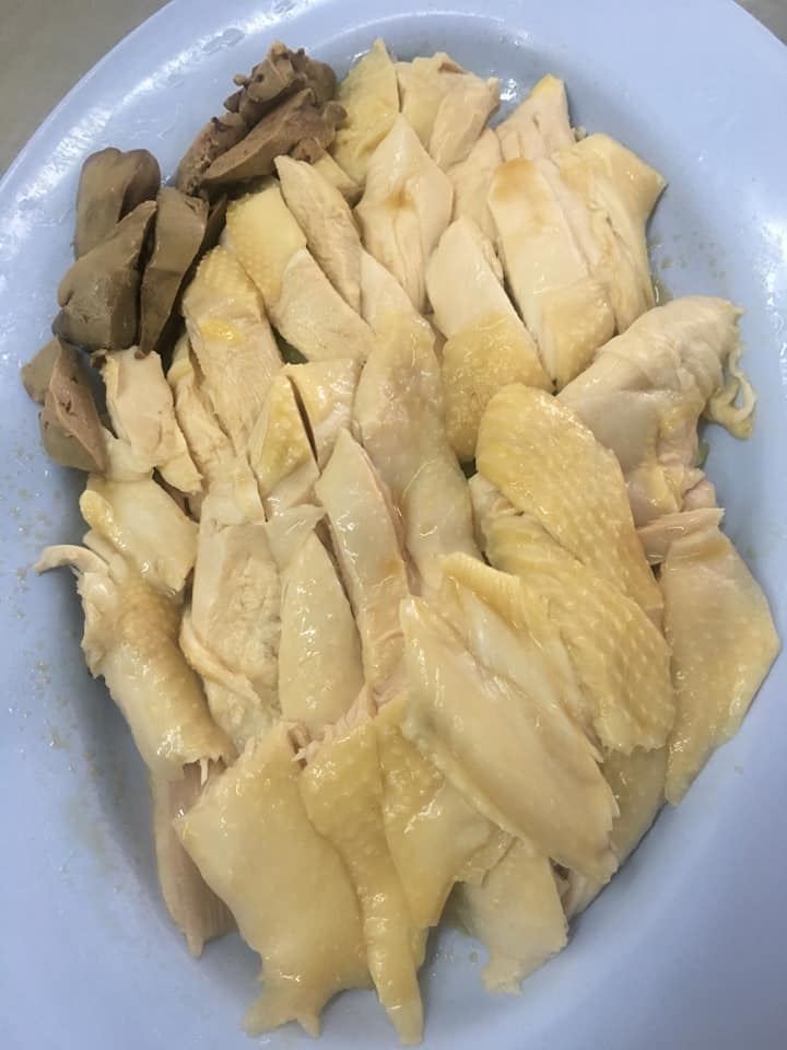 รวมร้านข้าวมันไก่ ภูเก็ต ข้าวหอม ไก่นุ่ม น้ำจิ้มเด็ด ร้านอร่อยที่ห้ามพลาด!