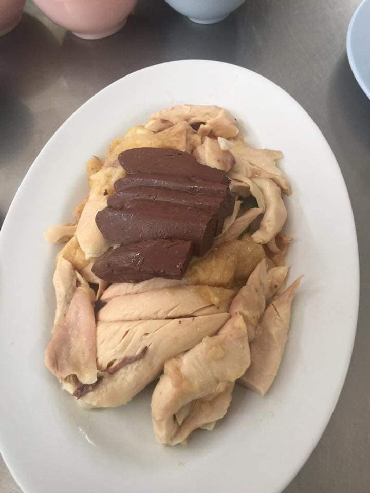 รวมร้านข้าวมันไก่ ภูเก็ต ข้าวหอม ไก่นุ่ม น้ำจิ้มเด็ด ร้านอร่อยที่ห้ามพลาด!