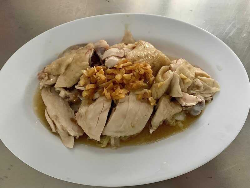 รวมร้านข้าวมันไก่ ภูเก็ต ข้าวหอม ไก่นุ่ม น้ำจิ้มเด็ด ร้านอร่อยที่ห้ามพลาด!