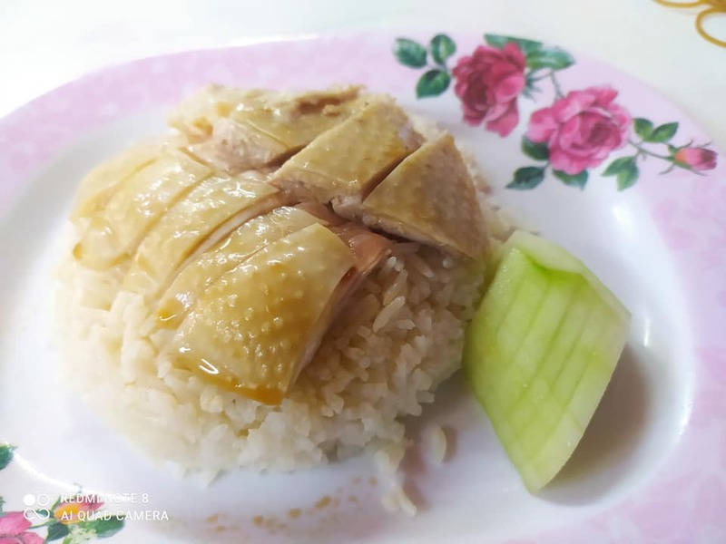 รวมร้านข้าวมันไก่ ภูเก็ต ข้าวหอม ไก่นุ่ม น้ำจิ้มเด็ด ร้านอร่อยที่ห้ามพลาด!