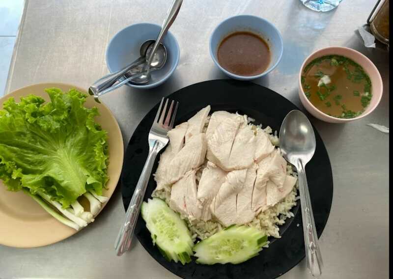 รวมร้านข้าวมันไก่ ภูเก็ต ข้าวหอม ไก่นุ่ม น้ำจิ้มเด็ด ร้านอร่อยที่ห้ามพลาด!