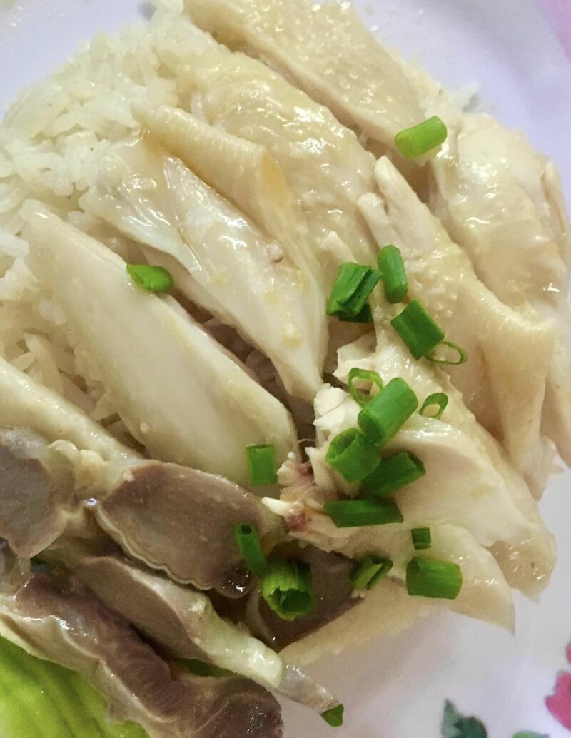 รวมร้านข้าวมันไก่ ภูเก็ต ข้าวหอม ไก่นุ่ม น้ำจิ้มเด็ด ร้านอร่อยที่ห้ามพลาด!