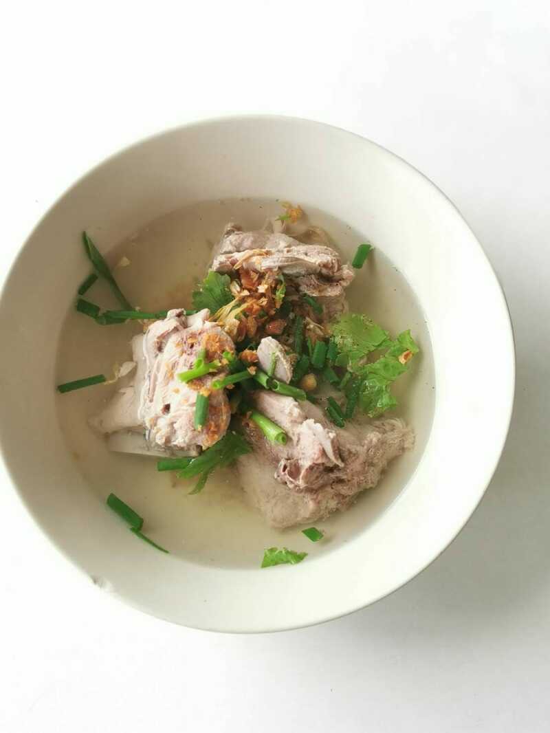 รวมร้านข้าวมันไก่ ภูเก็ต ข้าวหอม ไก่นุ่ม น้ำจิ้มเด็ด ร้านอร่อยที่ห้ามพลาด!