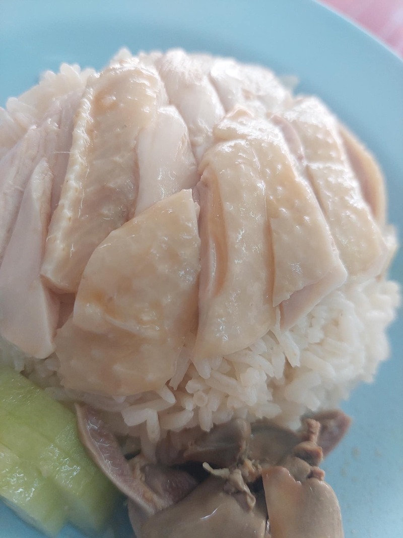 รวมร้านข้าวมันไก่ ภูเก็ต ข้าวหอม ไก่นุ่ม น้ำจิ้มเด็ด ร้านอร่อยที่ห้ามพลาด!