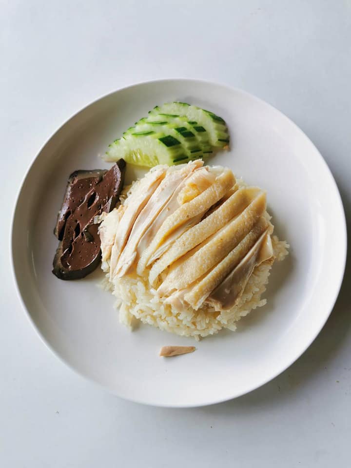 รวมร้านข้าวมันไก่ ภูเก็ต ข้าวหอม ไก่นุ่ม น้ำจิ้มเด็ด ร้านอร่อยที่ห้ามพลาด!