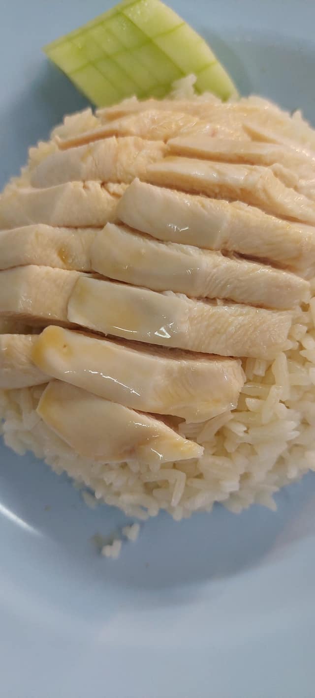 รวมร้านข้าวมันไก่ ภูเก็ต ข้าวหอม ไก่นุ่ม น้ำจิ้มเด็ด ร้านอร่อยที่ห้ามพลาด!