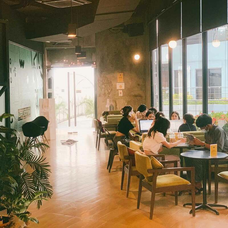 ร้านกาแฟนั่งทำงาน บรรยากาศเงียบๆ ย่านสยาม-จุฬา แถมเป็น co-working space อยู่ใกล้ใจกลางเมือง
