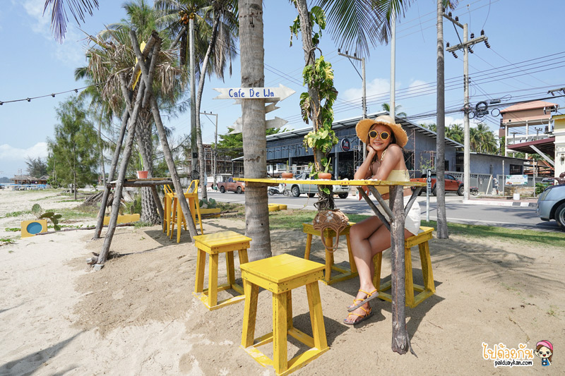 เที่ยวบ้านกรูด, cafe de wa บ้านกรูด, คาเฟ่เดอวา, คาเฟ่บ้านกรูด, ร้านกาแฟบ้านกรูด, cafe de wa คาเฟ่น่ารักโทนสีเหลือง ริมหาดบ้านกรูด
