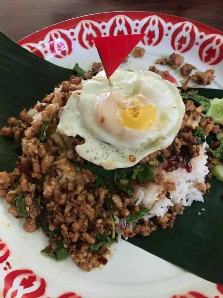 อิ่มสะใจ!! แจกพิกัด 4 ร้านกะเพราถาดยักษ์ จัดใหญ่ จัดหนัก ต้องไปลอง