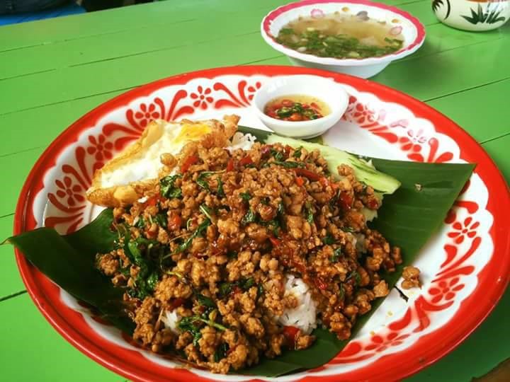 อิ่มสะใจ!! แจกพิกัด 4 ร้านกะเพราถาดยักษ์ จัดใหญ่ จัดหนัก ต้องไปลอง