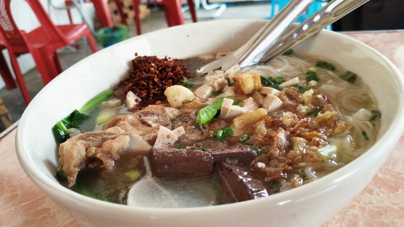 อิ่มสะใจ!! แจกพิกัด 4 ร้านกะเพราถาดยักษ์ จัดใหญ่ จัดหนัก ต้องไปลอง