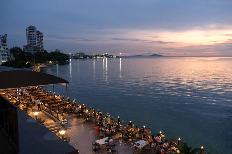 top 10+ ร้านอาหารชลบุรี 2567 วิวสวย ติดริมทะเล บรยากาศดี ราคาไม่แพง