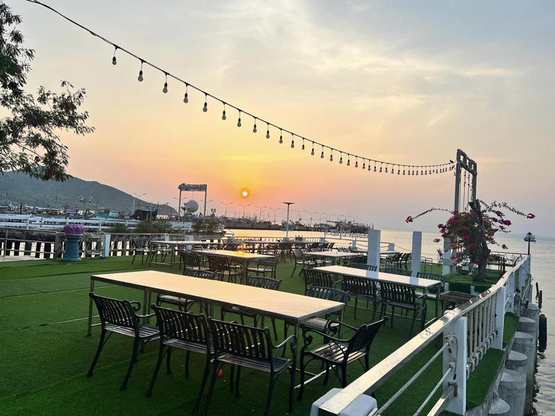 top 10+ ร้านอาหารชลบุรี 2567 วิวสวย ติดริมทะเล บรยากาศดี ราคาไม่แพง