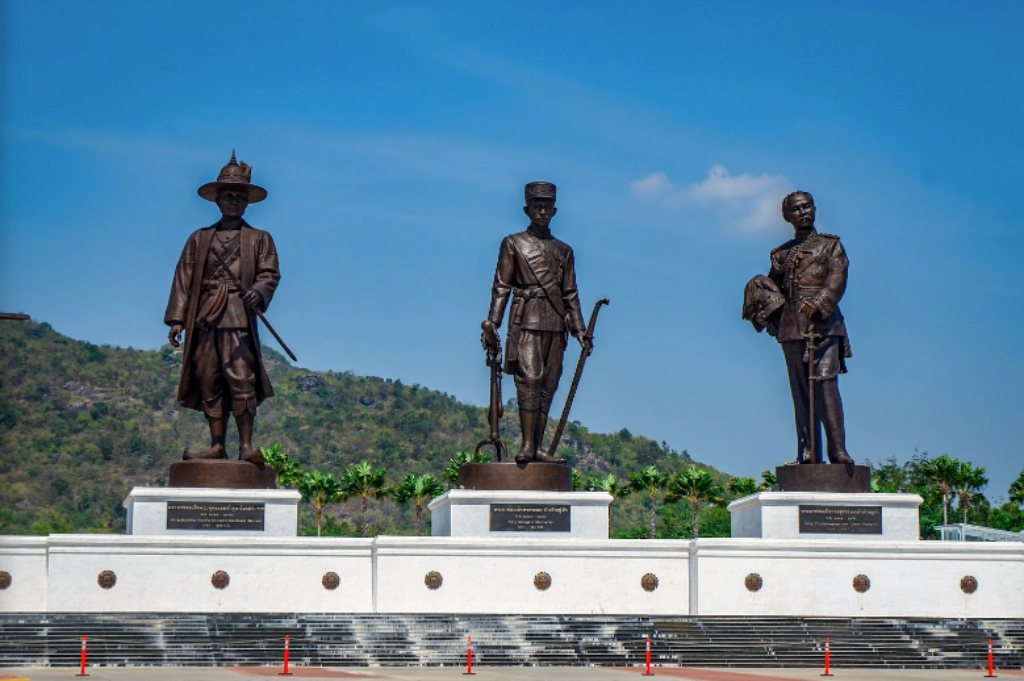 seen space, จุดชมวิวเขาแดง, ตลาดโต้รุ่งหัวหิน, ถ้ำพระยานคร, ที่เที่ยวประจวบ, ที่เที่ยวประจวบ 2020, ที่เที่ยวประจวบ 2021, ที่เที่ยวประจวบ 2563, ที่เที่ยวประจวบ 2564, ที่เที่ยวประจวบ 2565, ที่เที่ยวประจวบคีรีขันธ์ 2565, ประจวบคีรีขันธ์, ปราณบุรี, วนอุทยานปราณบุรี, วัดห้วยมงคล, ศูนย์ศึกษาธรรมชาติบึงบัว, สถานีรถไฟหัวหิน, หัวหิน, หาดปราณบุรี, หาดหัวหิน, หาดเขากะโหลก, อุทยานราชภักดิ์, อุทยานแห่งชาติเขาสามร้อยยอด, เกาะทะลุ, เขาหินเหล็กไฟ, เที่ยวประจวบ, top 10+ ที่เที่ยว ประจวบคีรีขันธ์ เที่ยวทะเล ชมถ้ำ เดินเล่นบึงบัว