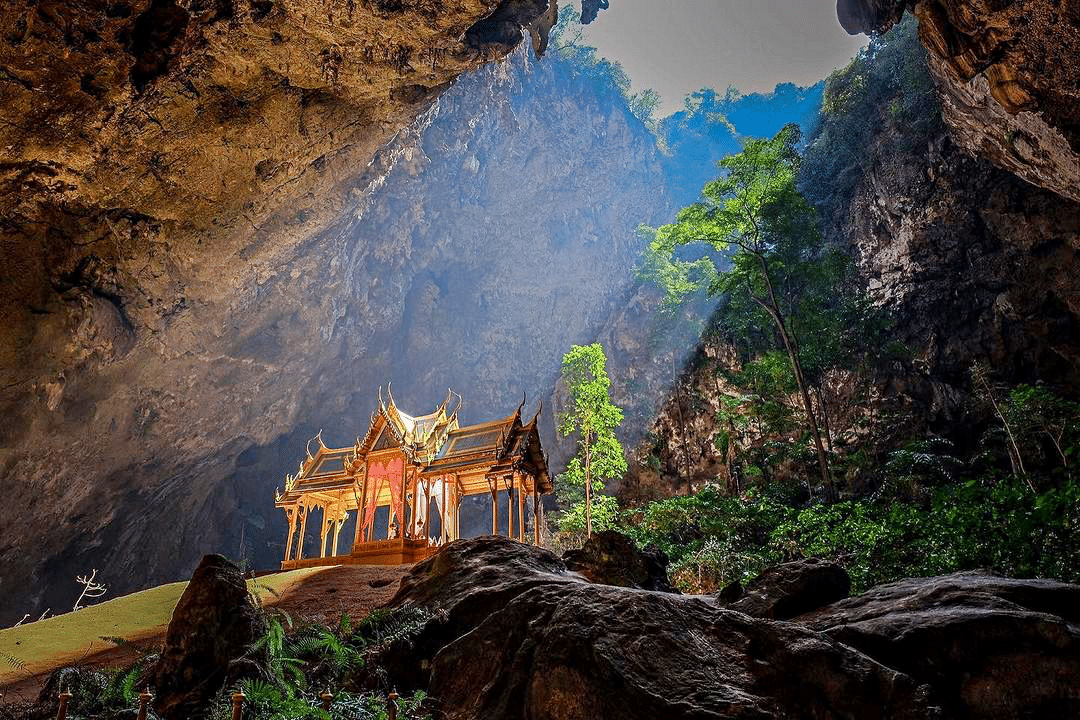 seen space, จุดชมวิวเขาแดง, ตลาดโต้รุ่งหัวหิน, ถ้ำพระยานคร, ที่เที่ยวประจวบ, ที่เที่ยวประจวบ 2020, ที่เที่ยวประจวบ 2021, ที่เที่ยวประจวบ 2563, ที่เที่ยวประจวบ 2564, ที่เที่ยวประจวบ 2565, ที่เที่ยวประจวบคีรีขันธ์ 2565, ประจวบคีรีขันธ์, ปราณบุรี, วนอุทยานปราณบุรี, วัดห้วยมงคล, ศูนย์ศึกษาธรรมชาติบึงบัว, สถานีรถไฟหัวหิน, หัวหิน, หาดปราณบุรี, หาดหัวหิน, หาดเขากะโหลก, อุทยานราชภักดิ์, อุทยานแห่งชาติเขาสามร้อยยอด, เกาะทะลุ, เขาหินเหล็กไฟ, เที่ยวประจวบ, top 10+ ที่เที่ยว ประจวบคีรีขันธ์ เที่ยวทะเล ชมถ้ำ เดินเล่นบึงบัว