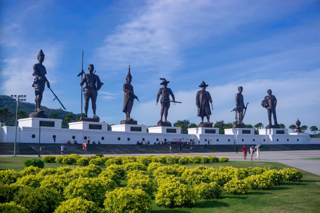 seen space, จุดชมวิวเขาแดง, ตลาดโต้รุ่งหัวหิน, ถ้ำพระยานคร, ที่เที่ยวประจวบ, ที่เที่ยวประจวบ 2020, ที่เที่ยวประจวบ 2021, ที่เที่ยวประจวบ 2563, ที่เที่ยวประจวบ 2564, ที่เที่ยวประจวบ 2565, ที่เที่ยวประจวบคีรีขันธ์ 2565, ประจวบคีรีขันธ์, ปราณบุรี, วนอุทยานปราณบุรี, วัดห้วยมงคล, ศูนย์ศึกษาธรรมชาติบึงบัว, สถานีรถไฟหัวหิน, หัวหิน, หาดปราณบุรี, หาดหัวหิน, หาดเขากะโหลก, อุทยานราชภักดิ์, อุทยานแห่งชาติเขาสามร้อยยอด, เกาะทะลุ, เขาหินเหล็กไฟ, เที่ยวประจวบ, top 10+ ที่เที่ยว ประจวบคีรีขันธ์ เที่ยวทะเล ชมถ้ำ เดินเล่นบึงบัว