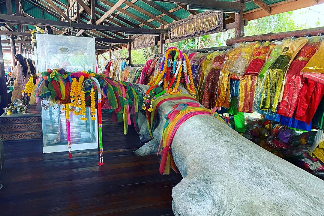 seen space, จุดชมวิวเขาแดง, ตลาดโต้รุ่งหัวหิน, ถ้ำพระยานคร, ที่เที่ยวประจวบ, ที่เที่ยวประจวบ 2020, ที่เที่ยวประจวบ 2021, ที่เที่ยวประจวบ 2563, ที่เที่ยวประจวบ 2564, ที่เที่ยวประจวบ 2565, ที่เที่ยวประจวบคีรีขันธ์ 2565, ประจวบคีรีขันธ์, ปราณบุรี, วนอุทยานปราณบุรี, วัดห้วยมงคล, ศูนย์ศึกษาธรรมชาติบึงบัว, สถานีรถไฟหัวหิน, หัวหิน, หาดปราณบุรี, หาดหัวหิน, หาดเขากะโหลก, อุทยานราชภักดิ์, อุทยานแห่งชาติเขาสามร้อยยอด, เกาะทะลุ, เขาหินเหล็กไฟ, เที่ยวประจวบ, top 10+ ที่เที่ยว ประจวบคีรีขันธ์ เที่ยวทะเล ชมถ้ำ เดินเล่นบึงบัว