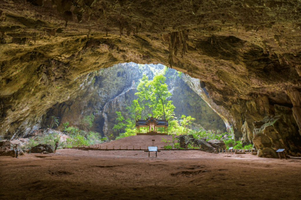 seen space, จุดชมวิวเขาแดง, ตลาดโต้รุ่งหัวหิน, ถ้ำพระยานคร, ที่เที่ยวประจวบ, ที่เที่ยวประจวบ 2020, ที่เที่ยวประจวบ 2021, ที่เที่ยวประจวบ 2563, ที่เที่ยวประจวบ 2564, ที่เที่ยวประจวบ 2565, ที่เที่ยวประจวบคีรีขันธ์ 2565, ประจวบคีรีขันธ์, ปราณบุรี, วนอุทยานปราณบุรี, วัดห้วยมงคล, ศูนย์ศึกษาธรรมชาติบึงบัว, สถานีรถไฟหัวหิน, หัวหิน, หาดปราณบุรี, หาดหัวหิน, หาดเขากะโหลก, อุทยานราชภักดิ์, อุทยานแห่งชาติเขาสามร้อยยอด, เกาะทะลุ, เขาหินเหล็กไฟ, เที่ยวประจวบ, top 10+ ที่เที่ยว ประจวบคีรีขันธ์ เที่ยวทะเล ชมถ้ำ เดินเล่นบึงบัว