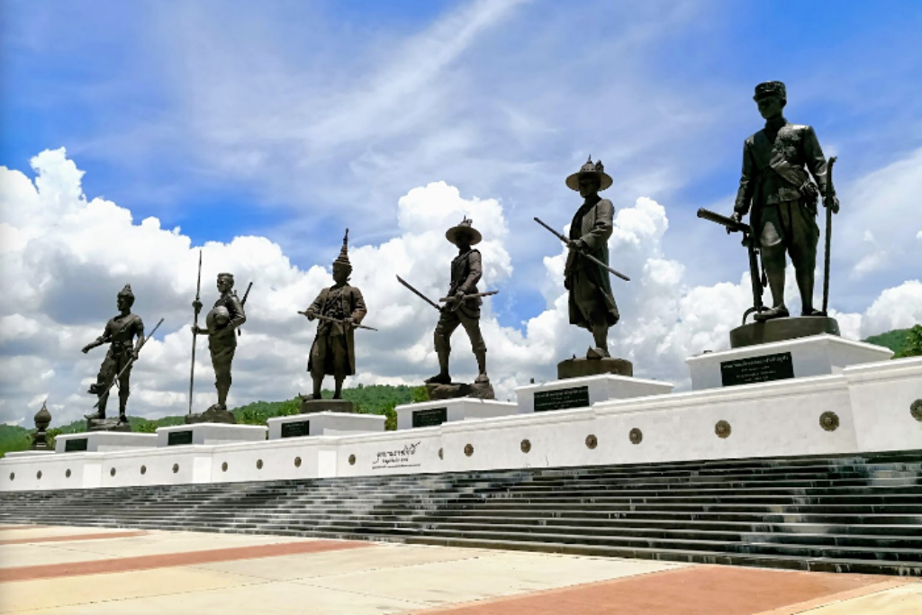 seen space, จุดชมวิวเขาแดง, ตลาดโต้รุ่งหัวหิน, ถ้ำพระยานคร, ที่เที่ยวประจวบ, ที่เที่ยวประจวบ 2020, ที่เที่ยวประจวบ 2021, ที่เที่ยวประจวบ 2563, ที่เที่ยวประจวบ 2564, ที่เที่ยวประจวบ 2565, ที่เที่ยวประจวบคีรีขันธ์ 2565, ประจวบคีรีขันธ์, ปราณบุรี, วนอุทยานปราณบุรี, วัดห้วยมงคล, ศูนย์ศึกษาธรรมชาติบึงบัว, สถานีรถไฟหัวหิน, หัวหิน, หาดปราณบุรี, หาดหัวหิน, หาดเขากะโหลก, อุทยานราชภักดิ์, อุทยานแห่งชาติเขาสามร้อยยอด, เกาะทะลุ, เขาหินเหล็กไฟ, เที่ยวประจวบ, top 10+ ที่เที่ยว ประจวบคีรีขันธ์ เที่ยวทะเล ชมถ้ำ เดินเล่นบึงบัว