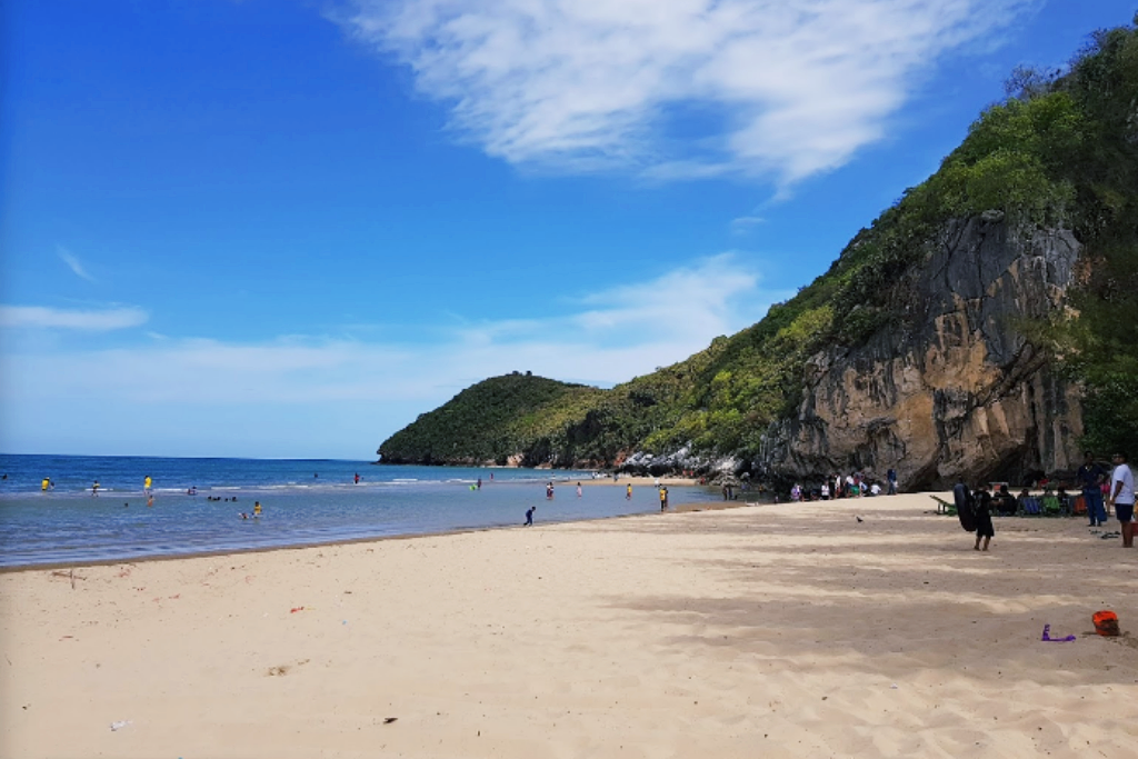 seen space, จุดชมวิวเขาแดง, ตลาดโต้รุ่งหัวหิน, ถ้ำพระยานคร, ที่เที่ยวประจวบ, ที่เที่ยวประจวบ 2020, ที่เที่ยวประจวบ 2021, ที่เที่ยวประจวบ 2563, ที่เที่ยวประจวบ 2564, ที่เที่ยวประจวบ 2565, ที่เที่ยวประจวบคีรีขันธ์ 2565, ประจวบคีรีขันธ์, ปราณบุรี, วนอุทยานปราณบุรี, วัดห้วยมงคล, ศูนย์ศึกษาธรรมชาติบึงบัว, สถานีรถไฟหัวหิน, หัวหิน, หาดปราณบุรี, หาดหัวหิน, หาดเขากะโหลก, อุทยานราชภักดิ์, อุทยานแห่งชาติเขาสามร้อยยอด, เกาะทะลุ, เขาหินเหล็กไฟ, เที่ยวประจวบ, top 10+ ที่เที่ยว ประจวบคีรีขันธ์ เที่ยวทะเล ชมถ้ำ เดินเล่นบึงบัว