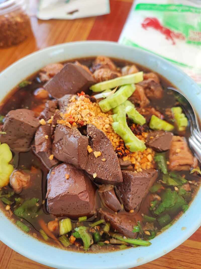 ก๋วยเตี๋ยวไก่มะระ : 13 ร้านก๋วยเตี่ยวไก่มะระ แต่ละร้านบอกเลยว่าเด็ด!