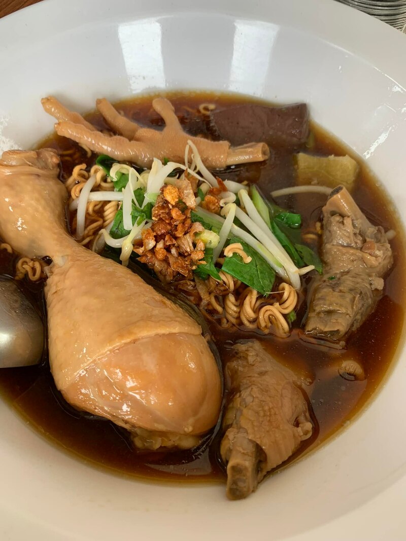 ก๋วยเตี๋ยวไก่มะระ : 13 ร้านก๋วยเตี่ยวไก่มะระ แต่ละร้านบอกเลยว่าเด็ด!