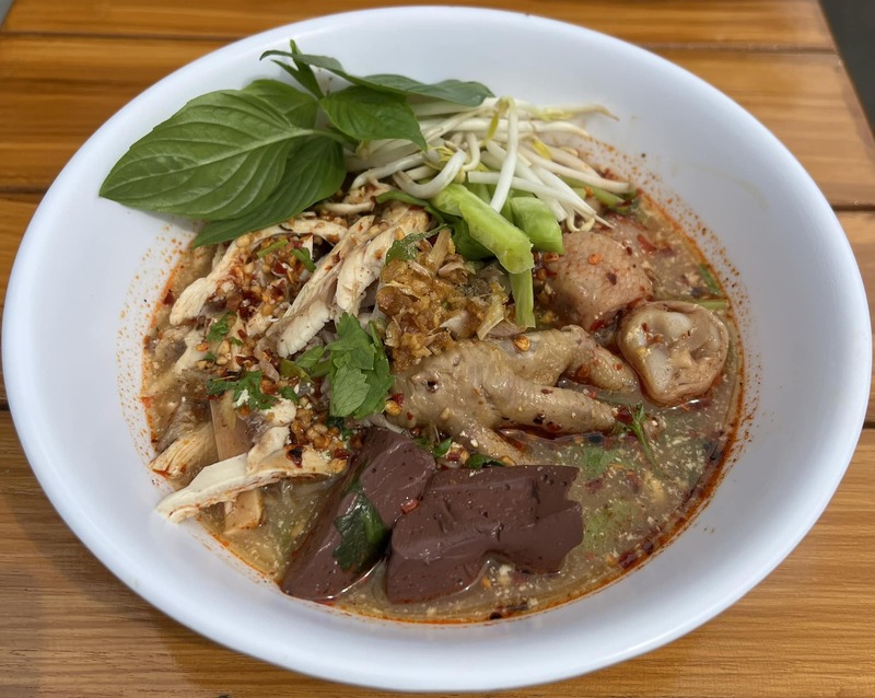 ก๋วยเตี๋ยวไก่มะระ : 13 ร้านก๋วยเตี่ยวไก่มะระ แต่ละร้านบอกเลยว่าเด็ด!